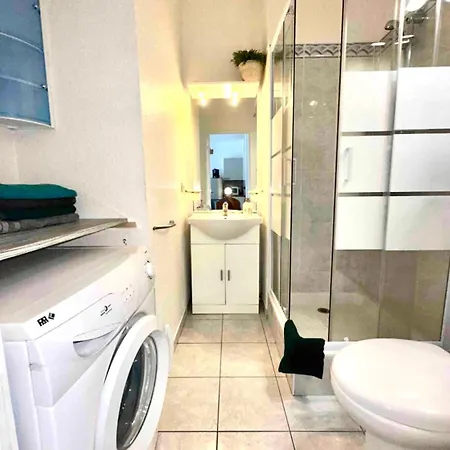 Magnifique 2 Pieces A Cote De La Appartement